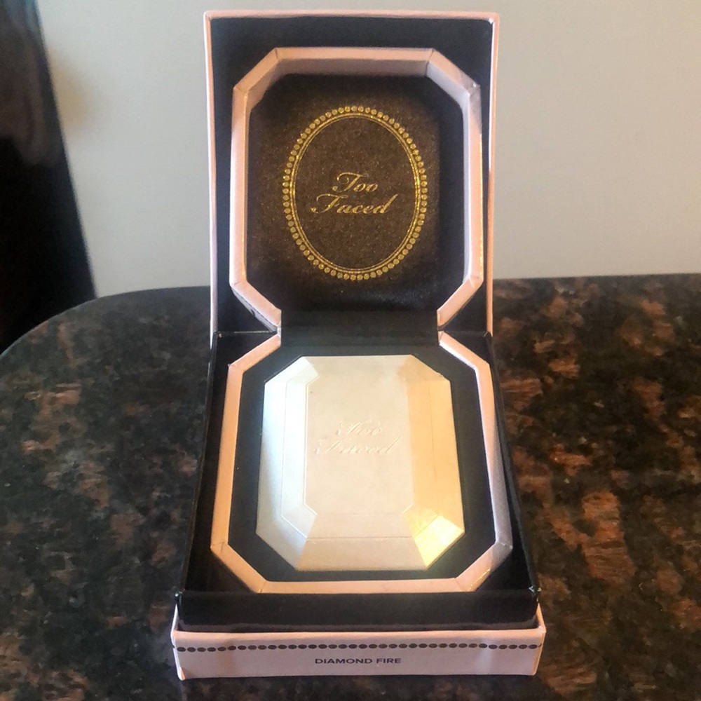 Too Faced Diamond Light Highlighter